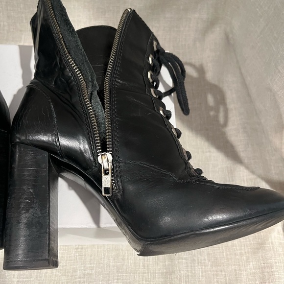KURT GEIGER LONDON Laced and zippered ankle boots in black, size 39. - Picture 9 of 15